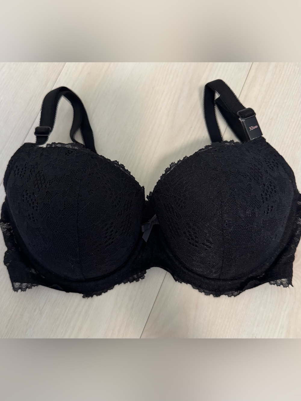 NWOT Victoria’s Secret Black Lace Dream Angels Demi Bra 32DD